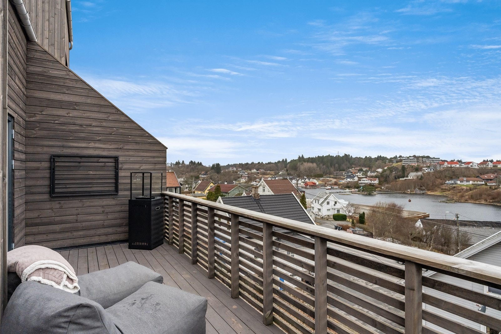 Herlig, skjermet terrasse med nydelig utsikt! Galleribilde