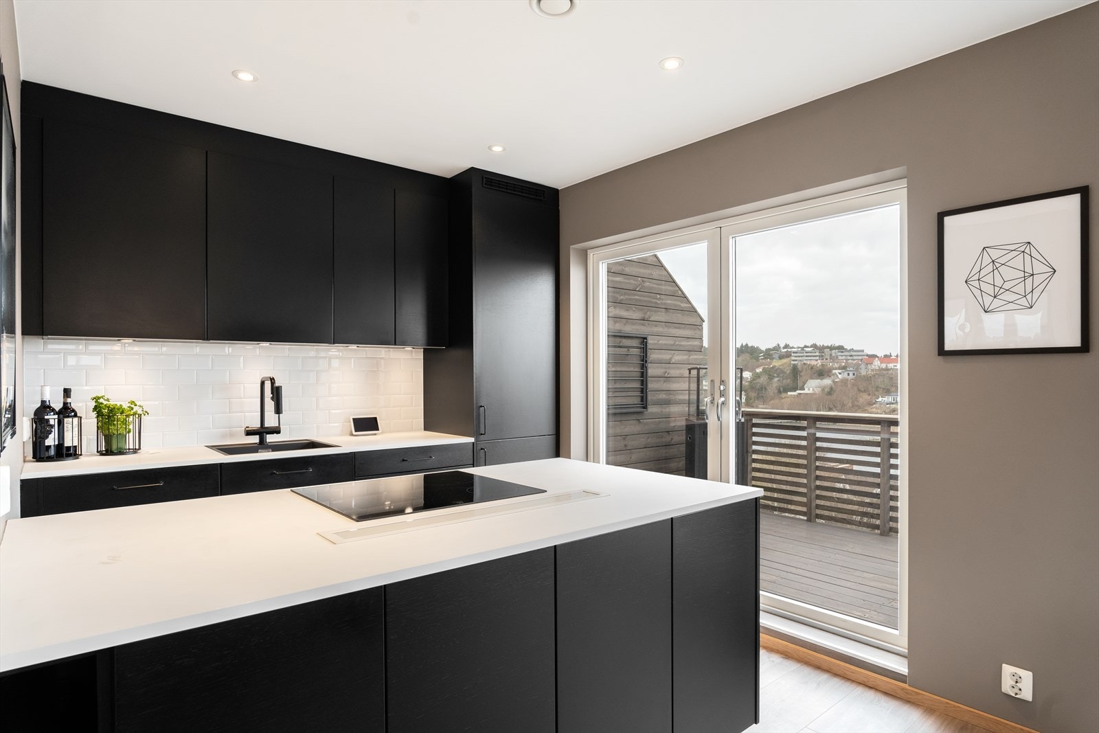 Lekker kjøkkeninnredning fra Svane i sort utførelse Galleribilde