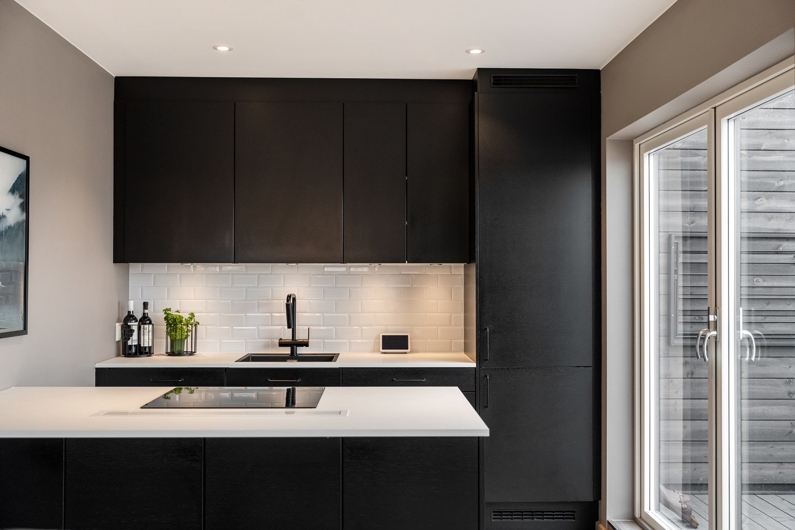 Godt med arbeidslys under overskap, samt i tak Galleribilde