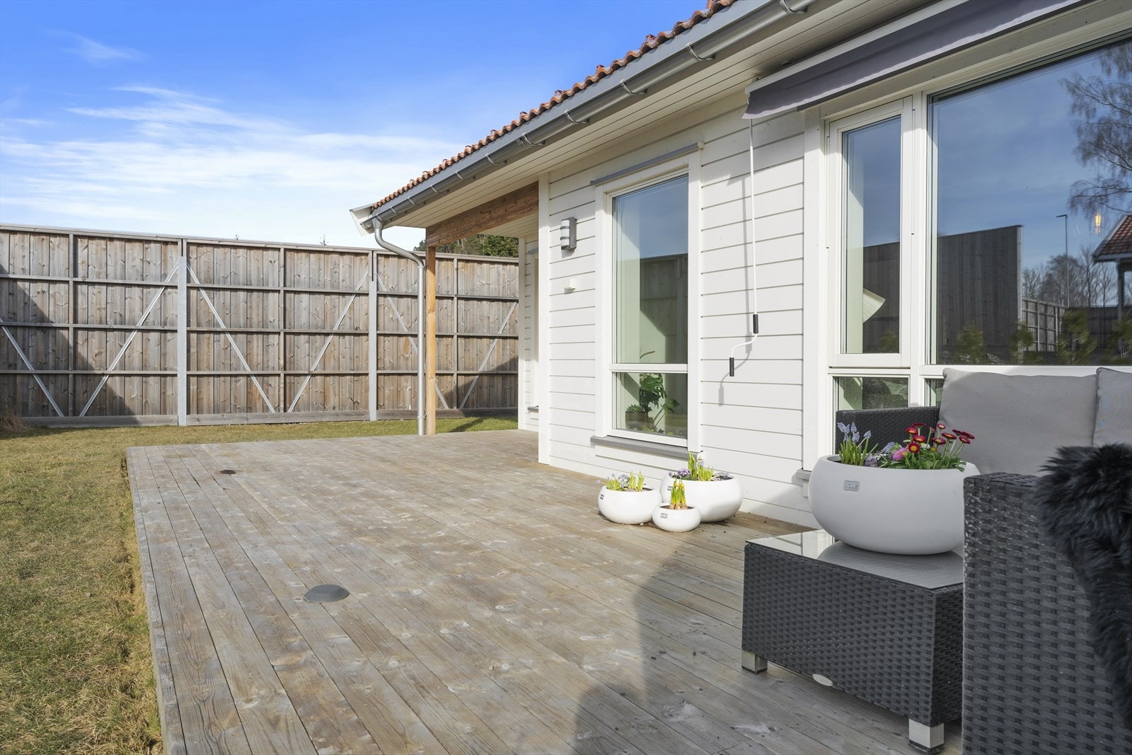 Det er kort vei til Rugtvedtmyra med blant annet skole, dagligvarebutikk, bensinstasjon og turområder Galleribilde