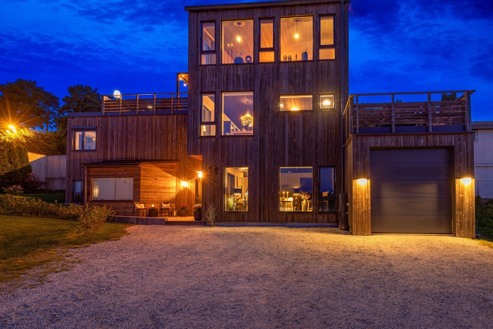 Flott funkisbolig med utleiedel og utsikt til havna og vannspeilet i Langesundsfjorden! Galleribilde