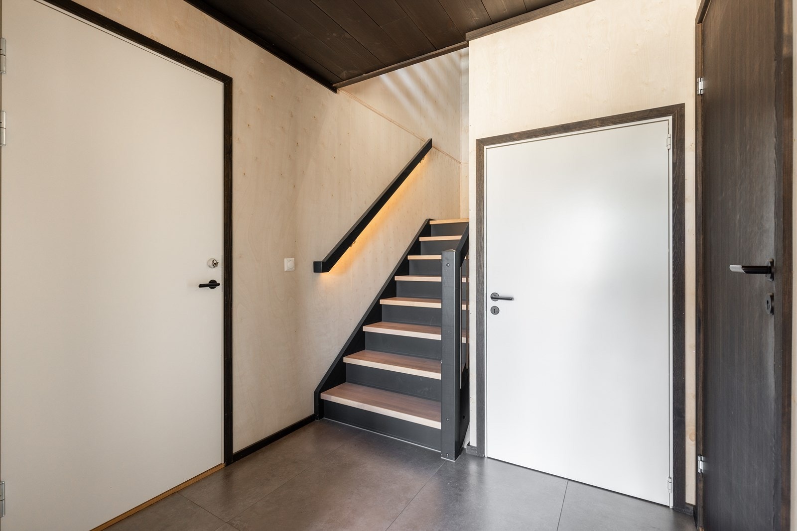 Finerplater på veggoverflatene har gode strukturelle egenskaper og gir et moderne uttrykk. Galleribilde