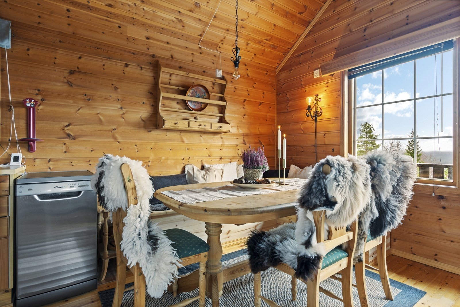 Her har du plass til å samle familien til hyggelige måltider. Galleribilde