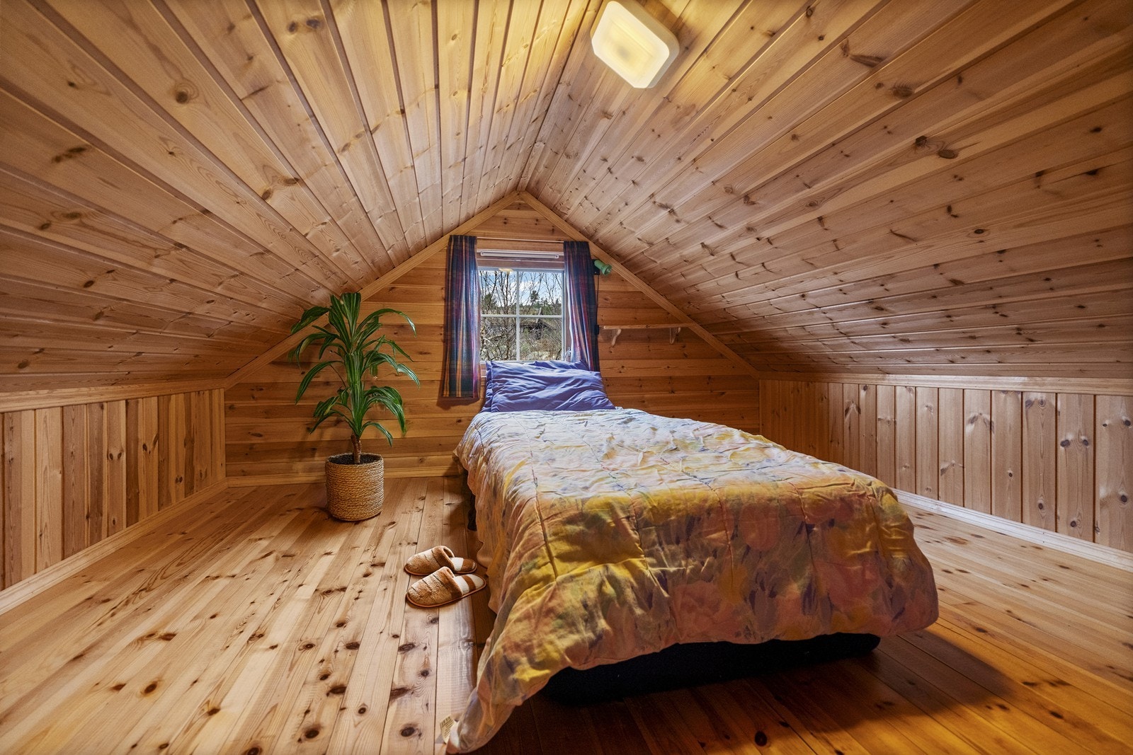 Fra gangen er det også trapp opp til hemsen, se punkt om ferdigattest for mer informasjon. Galleribilde