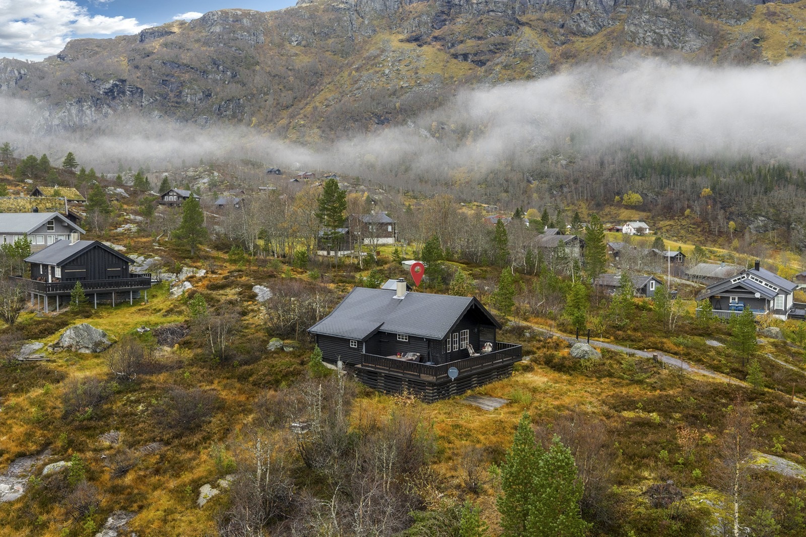 Området er perfekt for den som ønsker å utforske naturen - med fossefall, jettegryter og historiske landemerker bare en kort kjøretur unna. Galleribilde