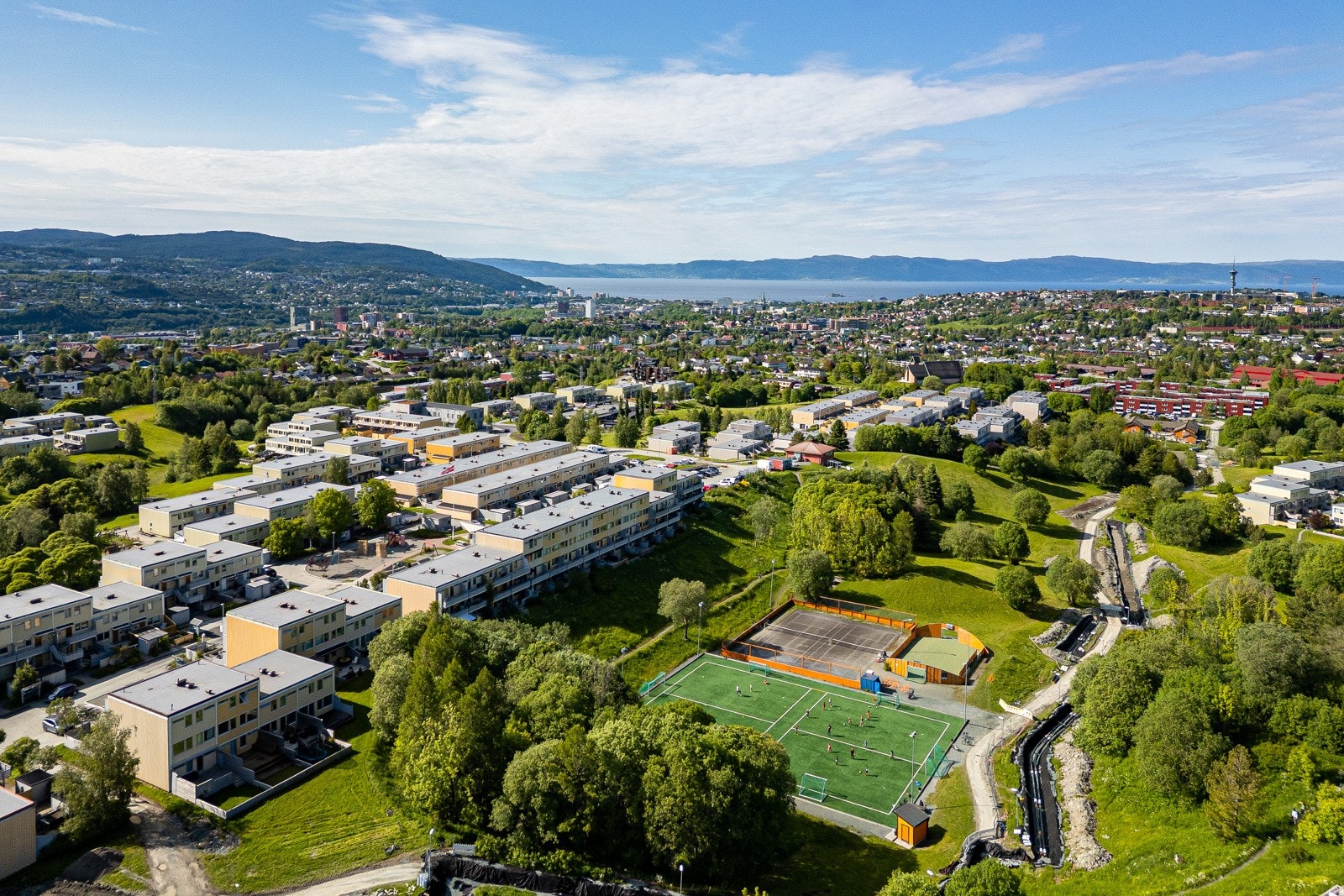 Like i nærheten har man blant annet fotball- og tennisbaner, discogolf og minigolfbaner. Galleribilde