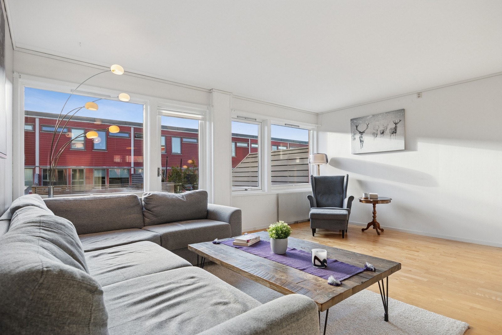 Inkludert i felleskostnadene er blant annet tv, internett, forbruk av varmtvann, kommunale avgifter og oppvarming. Galleribilde