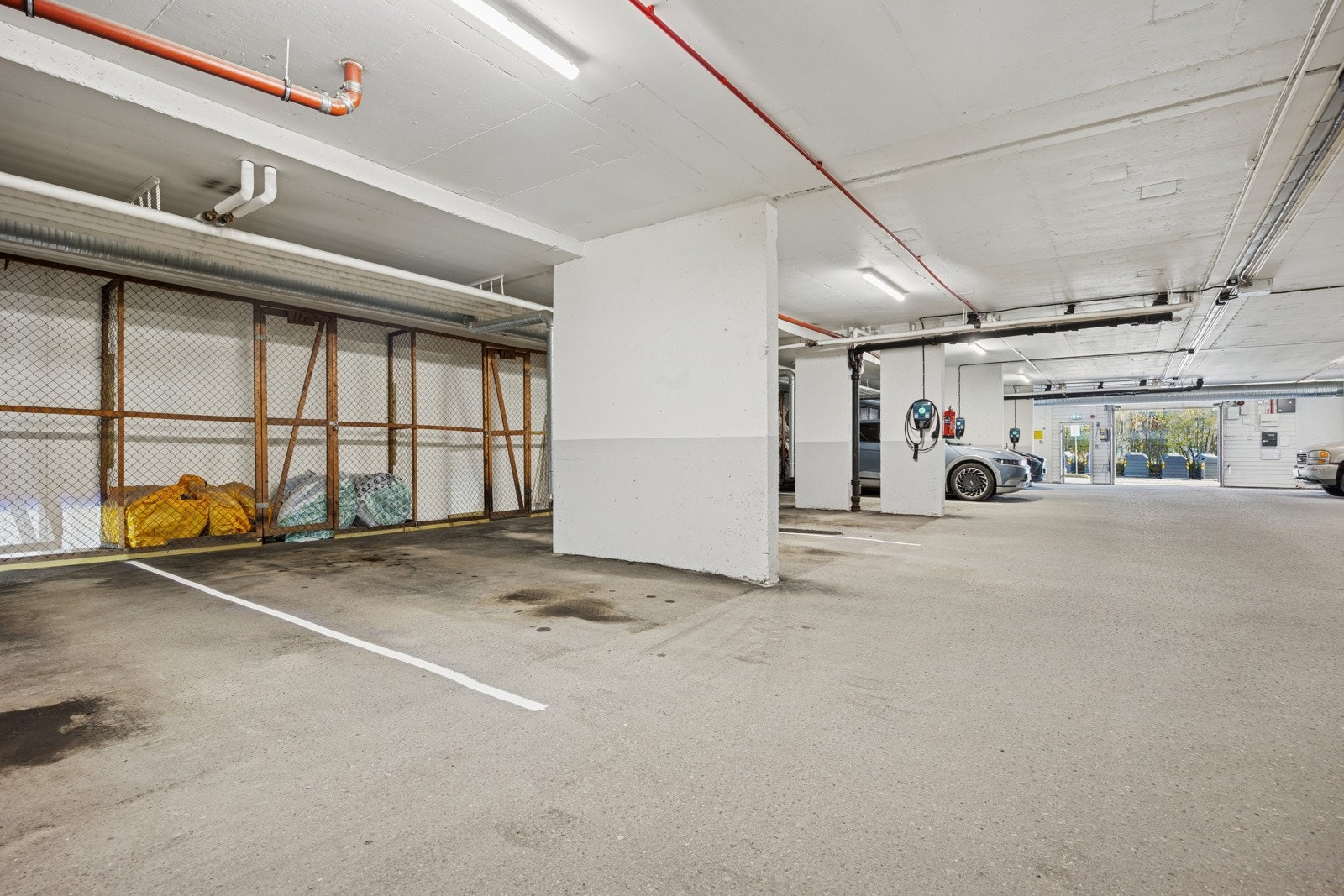 Egen garasjeplass i oppvarmet garasjekjeller medfølger. Galleribilde