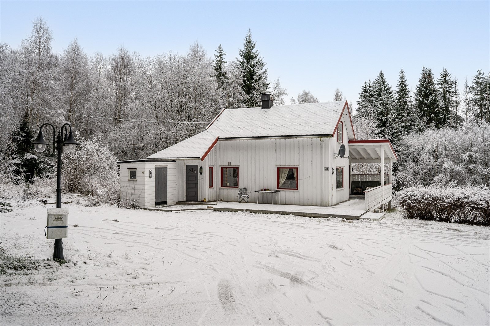 Denne eiendommen ligger i rolige og landlige omgivelser mellom Hjellum, Ilseng og Årdalsbruk. Galleribilde