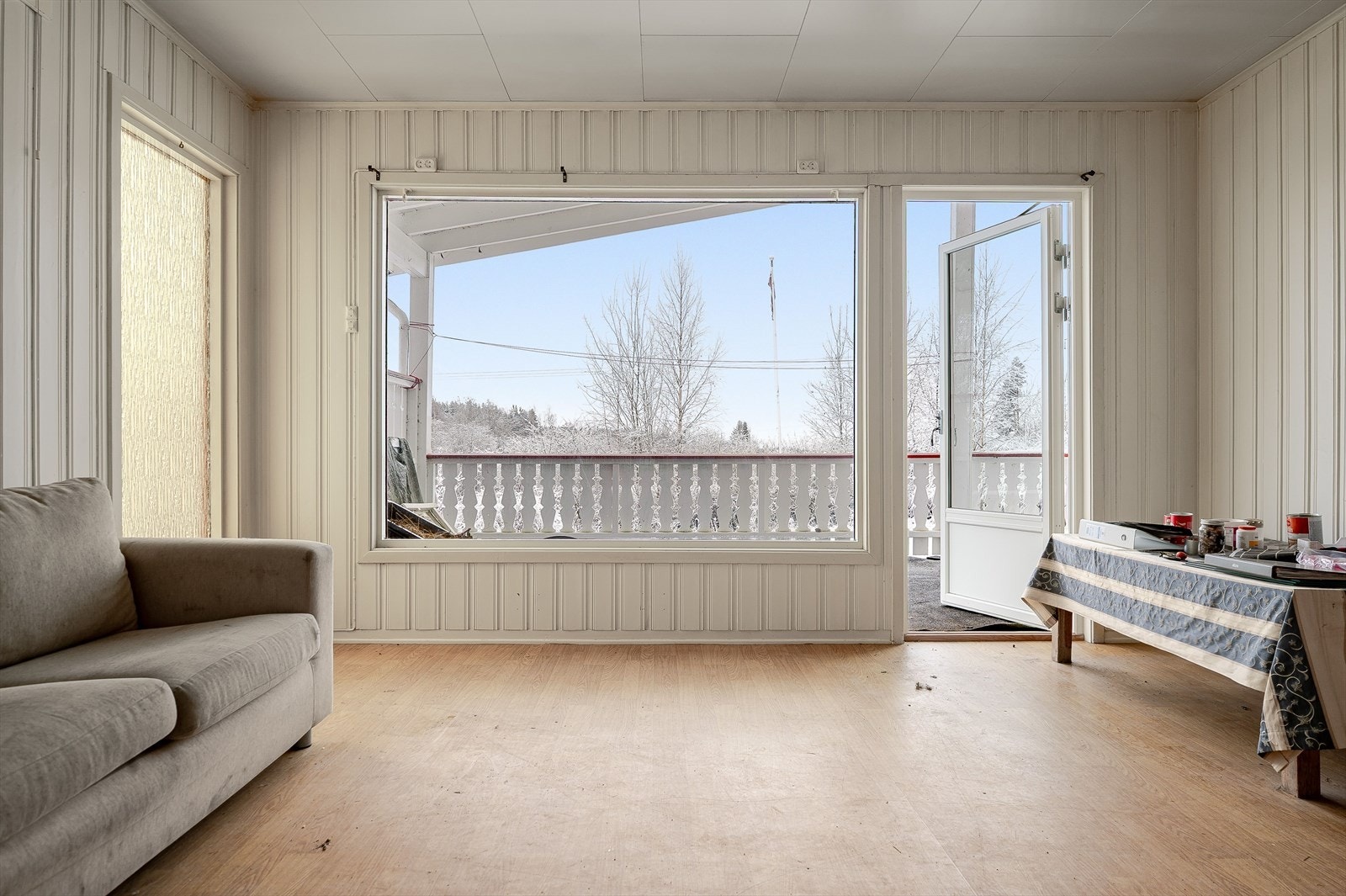 Utgang til veranda fra stua. Galleribilde