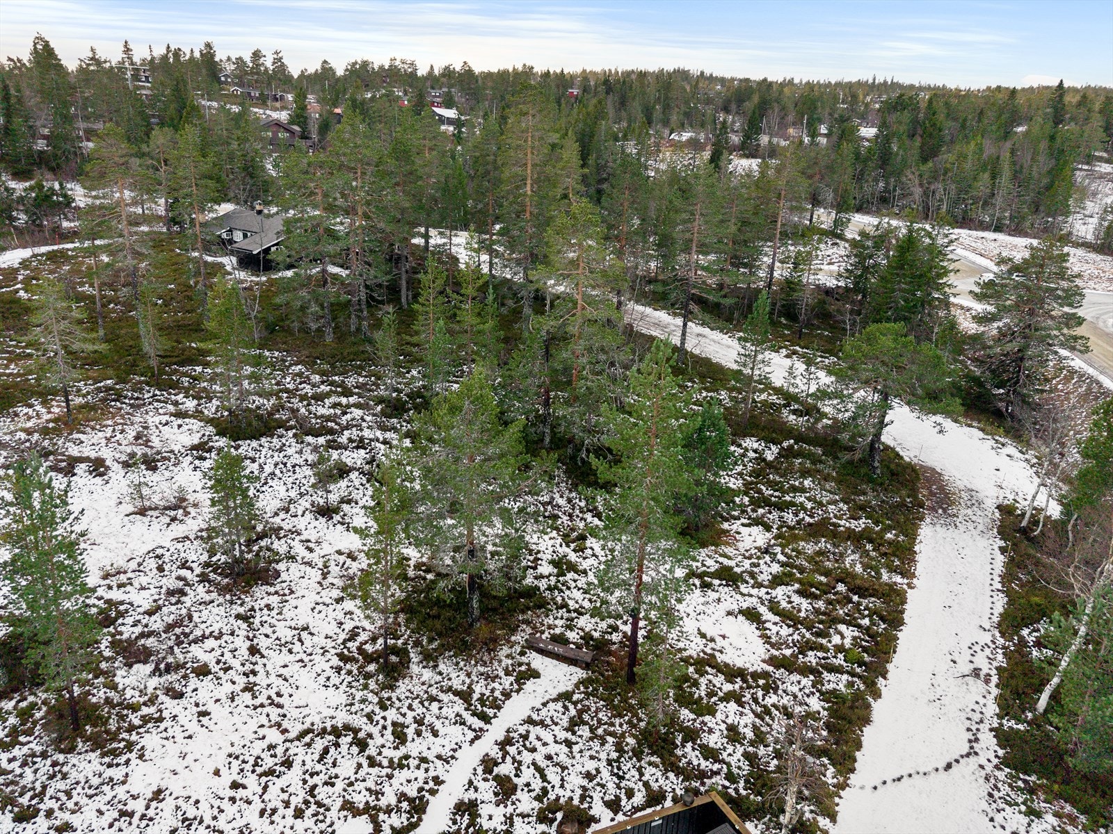 På vinterhalvåret ligger preparerte skiløyper like i nærheten, og fra disse har du tilgang til det store løypenettet på Blefjell hvor du kan gå milevis på ski. Galleribilde