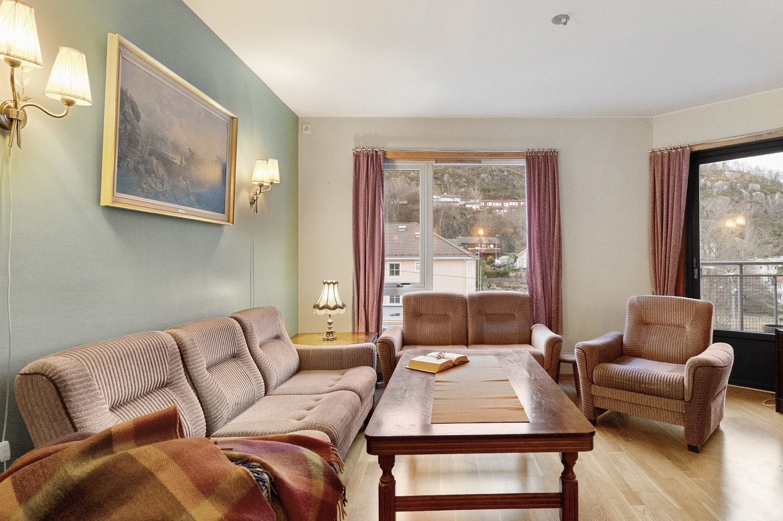 Vindusflater med godt lysinnslipp. Galleribilde