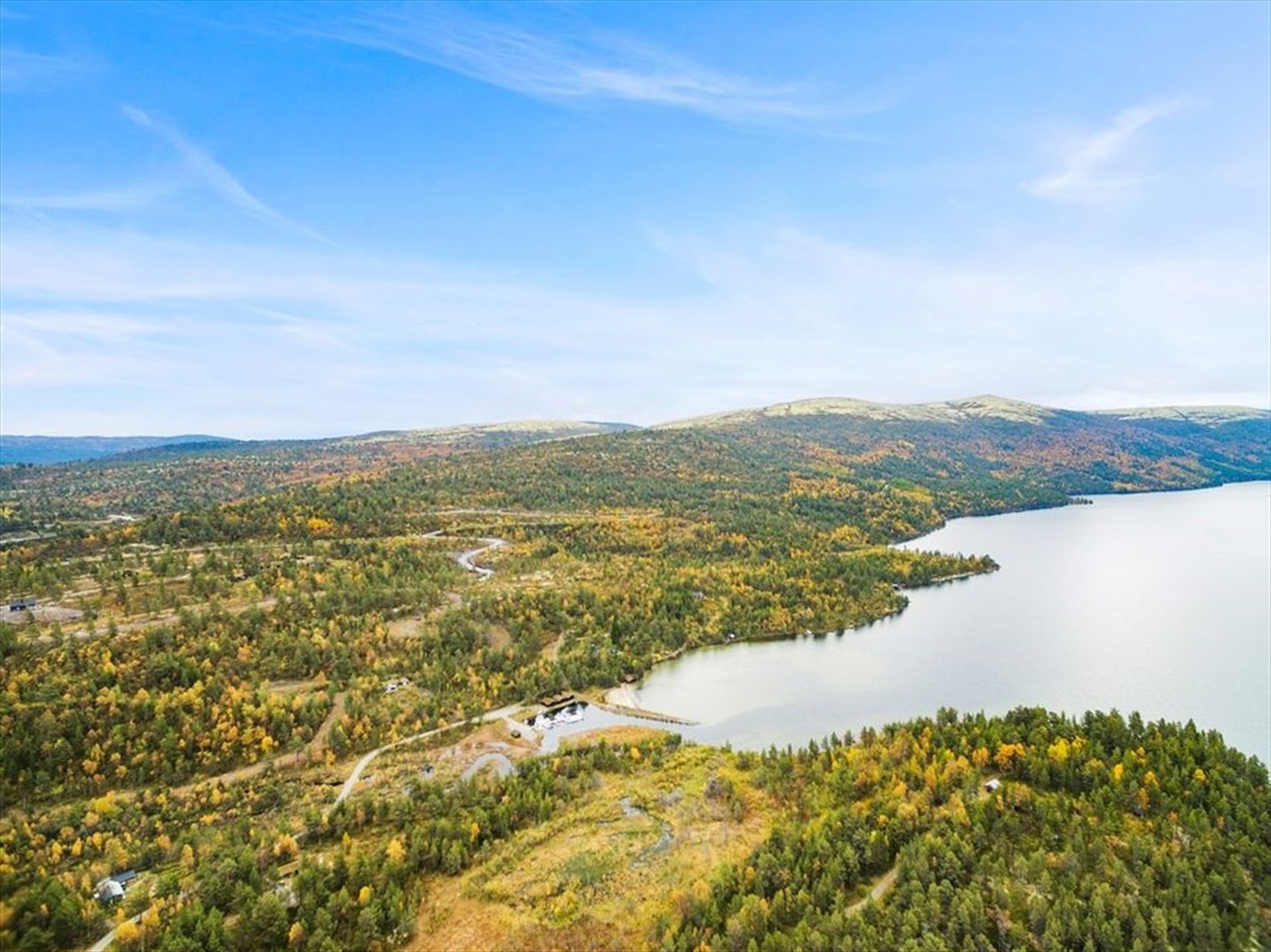 Dronefoto mot tomtefeltet fra vest.jpg Galleribilde