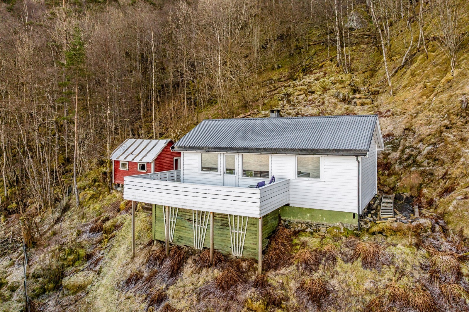 Hytten fremstår velholdt med tanke på alder Galleribilde