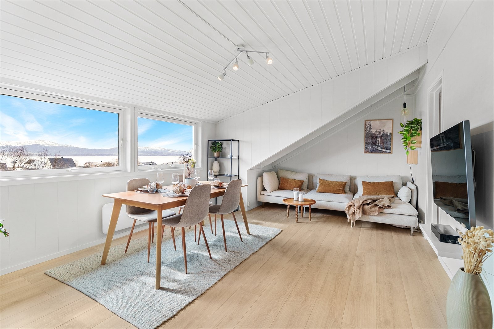 Leilighet med god standard, flott takhøyde og pent gulv. Galleribilde