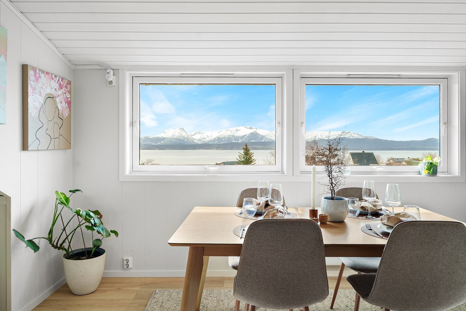 Her får du praktutsikt over Saltenfjorden, Saltstraumen og våre kjære og kjente Børvasstindene. Galleribilde