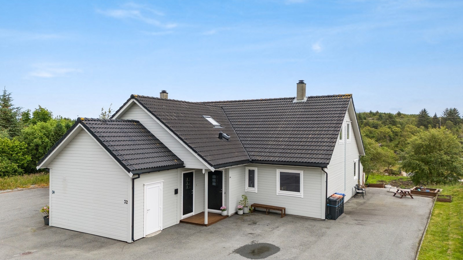 Stort og velholdt gårdsrom. Galleribilde