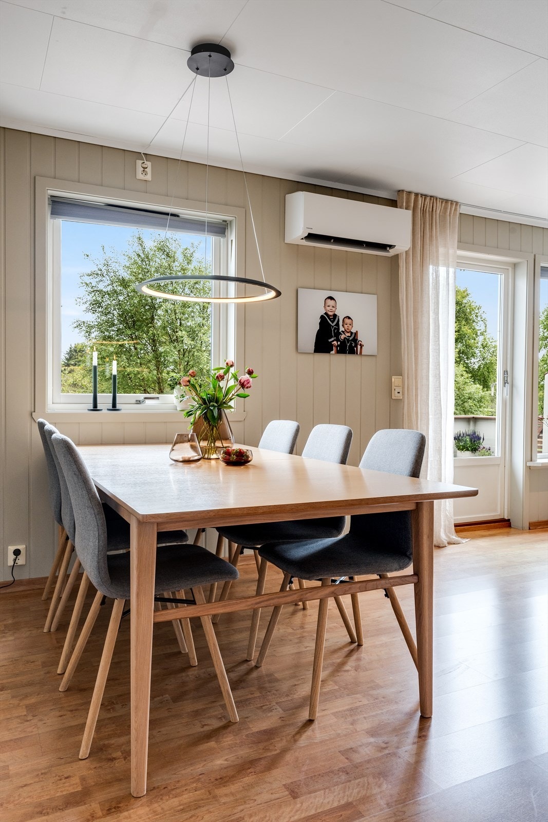 Fra stuen er det direkte utgang til en flott terrasse. Galleribilde