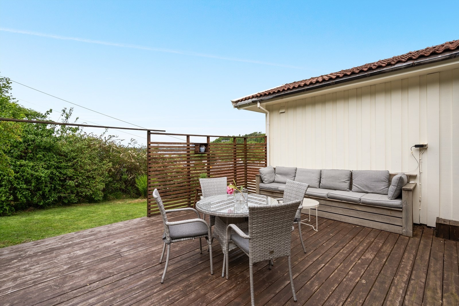 Terrassen har gode solforhold - perfekt for fine sommer- og vårdager! Galleribilde