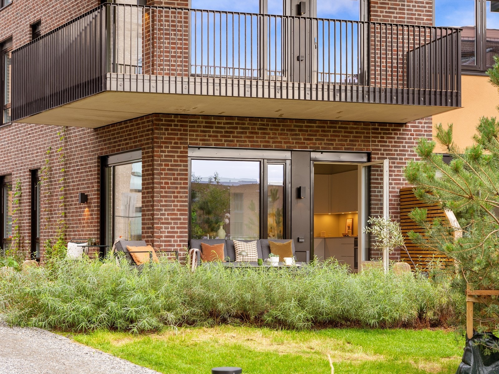 Markterrassen er overbygget, noe som gjør det enkelt å nyte uteplassen i nesten all slags vær. Galleribilde