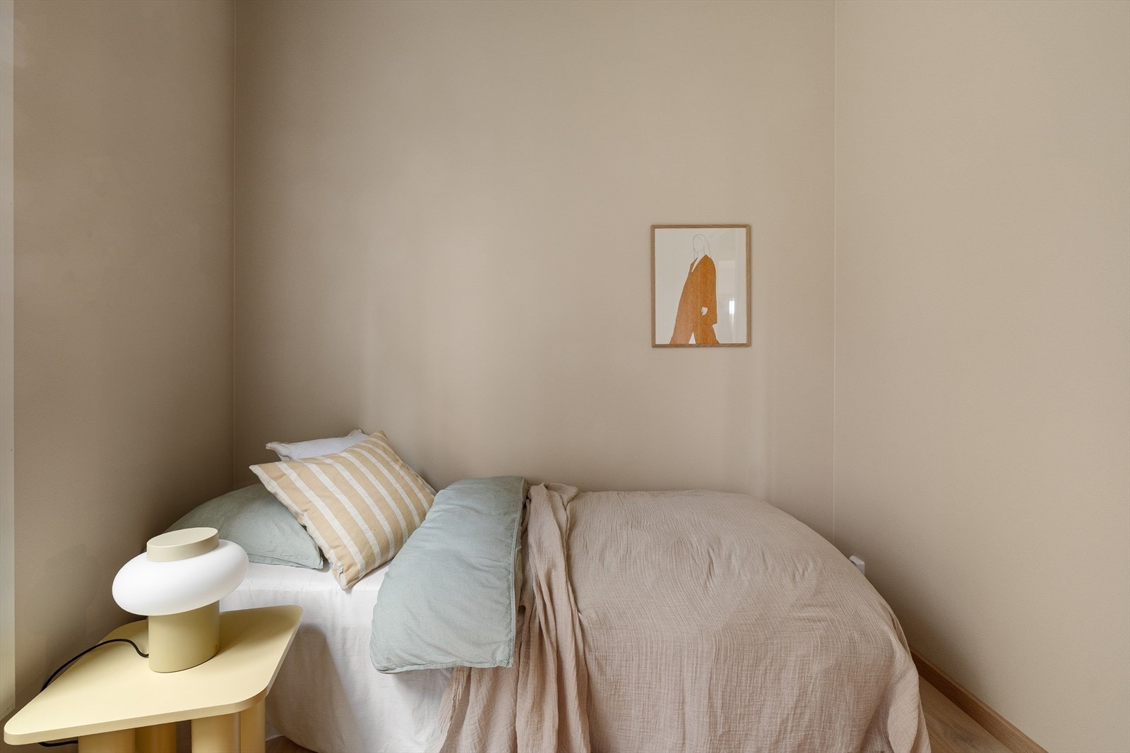 Som i boligens øvrige rom, byr soverommet på gode møbleringsmuligheter. Galleribilde