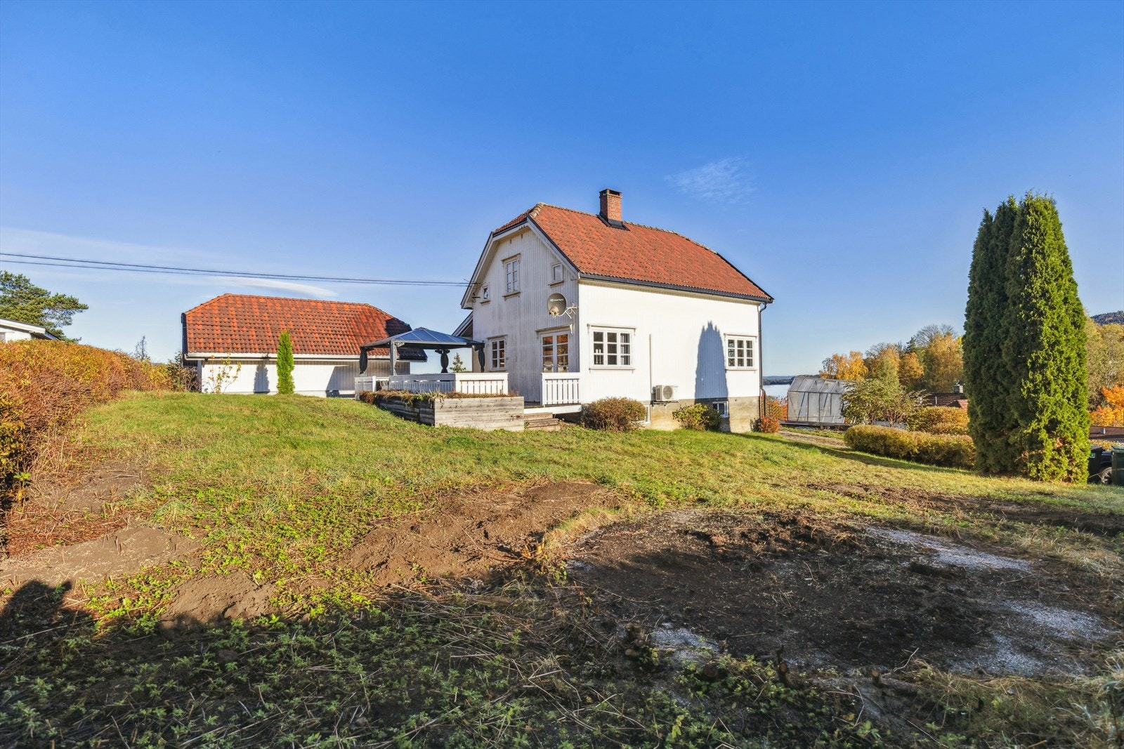 Landlig enebolig med stor tomt! Galleribilde