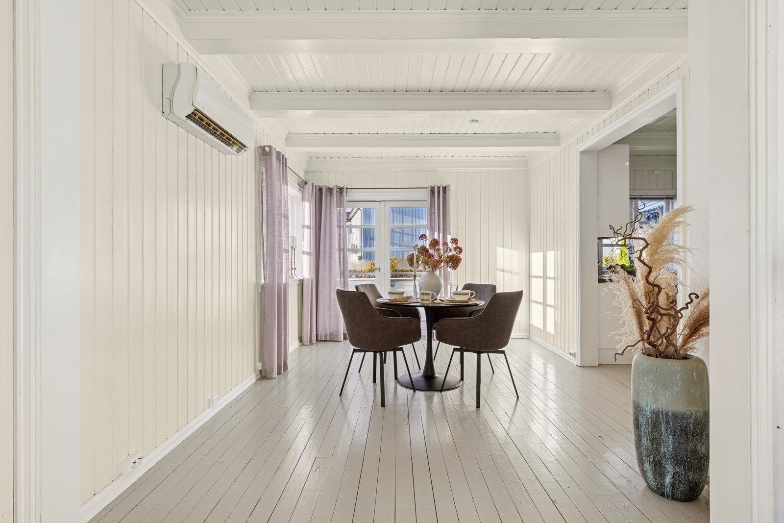 Det er installert varmepumpe som gir en behagelig innetemperatur. Galleribilde