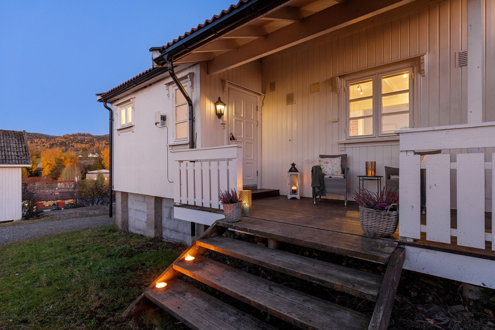 Stemningsfullt inngangsparti - en varm velkomst til et hjem med "sjel" og rolig atmosfære. Galleribilde