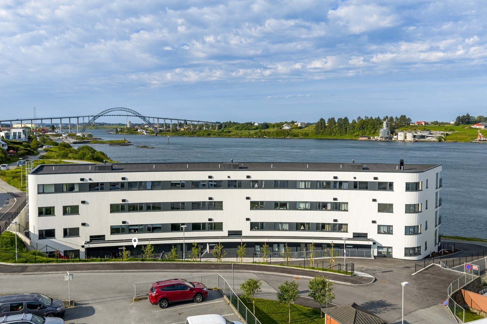En eksklusiv, nyoppført leilighet med fantastisk panoramautsikt over Karmsundet! Galleribilde
