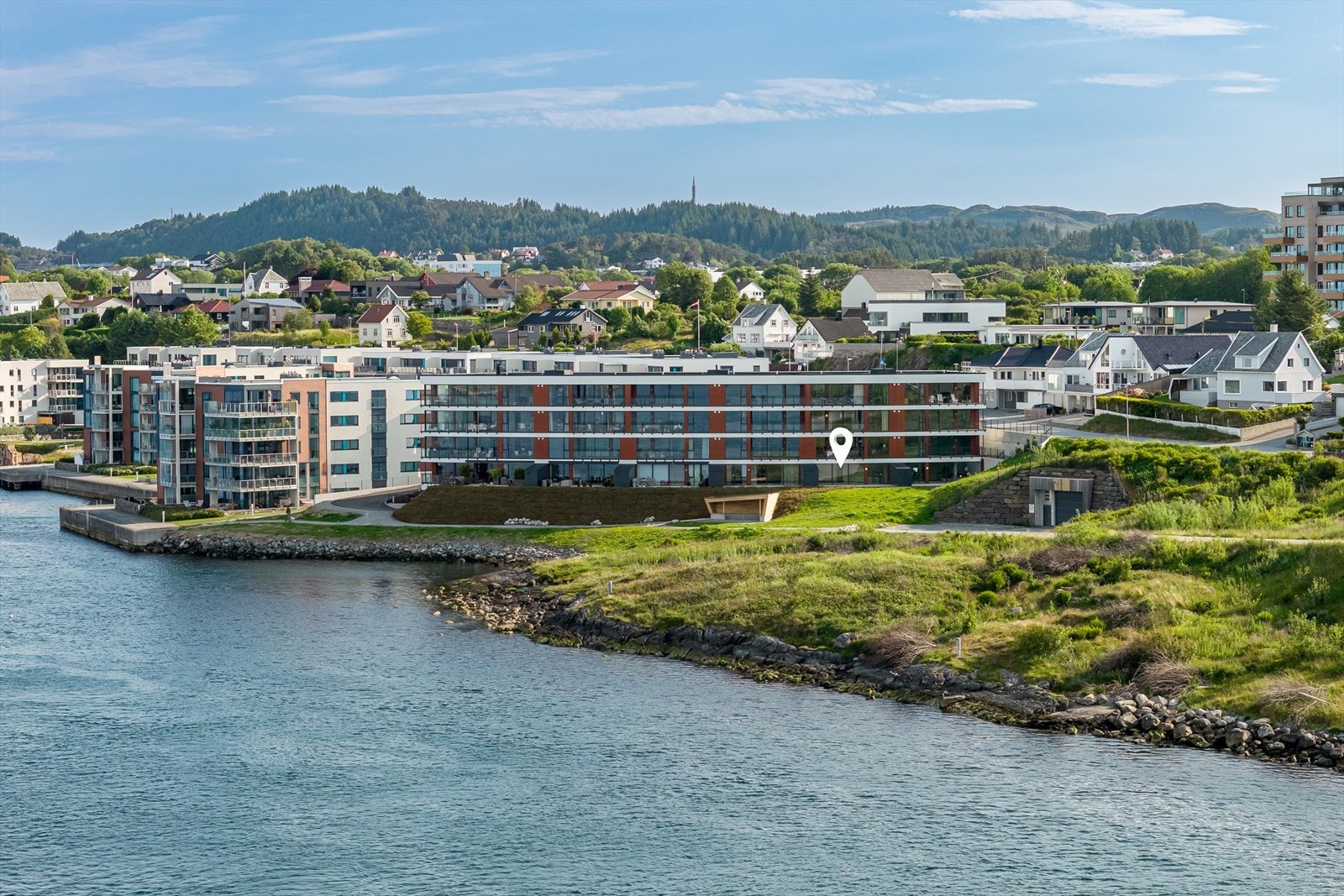 Velkommen til Sakkastadvika 4A - presentert av eiendomsmegler Lars Erik Sørgård v/ Aktiv Eiendomsmegling! Fotograf: Vestbris Galleribilde