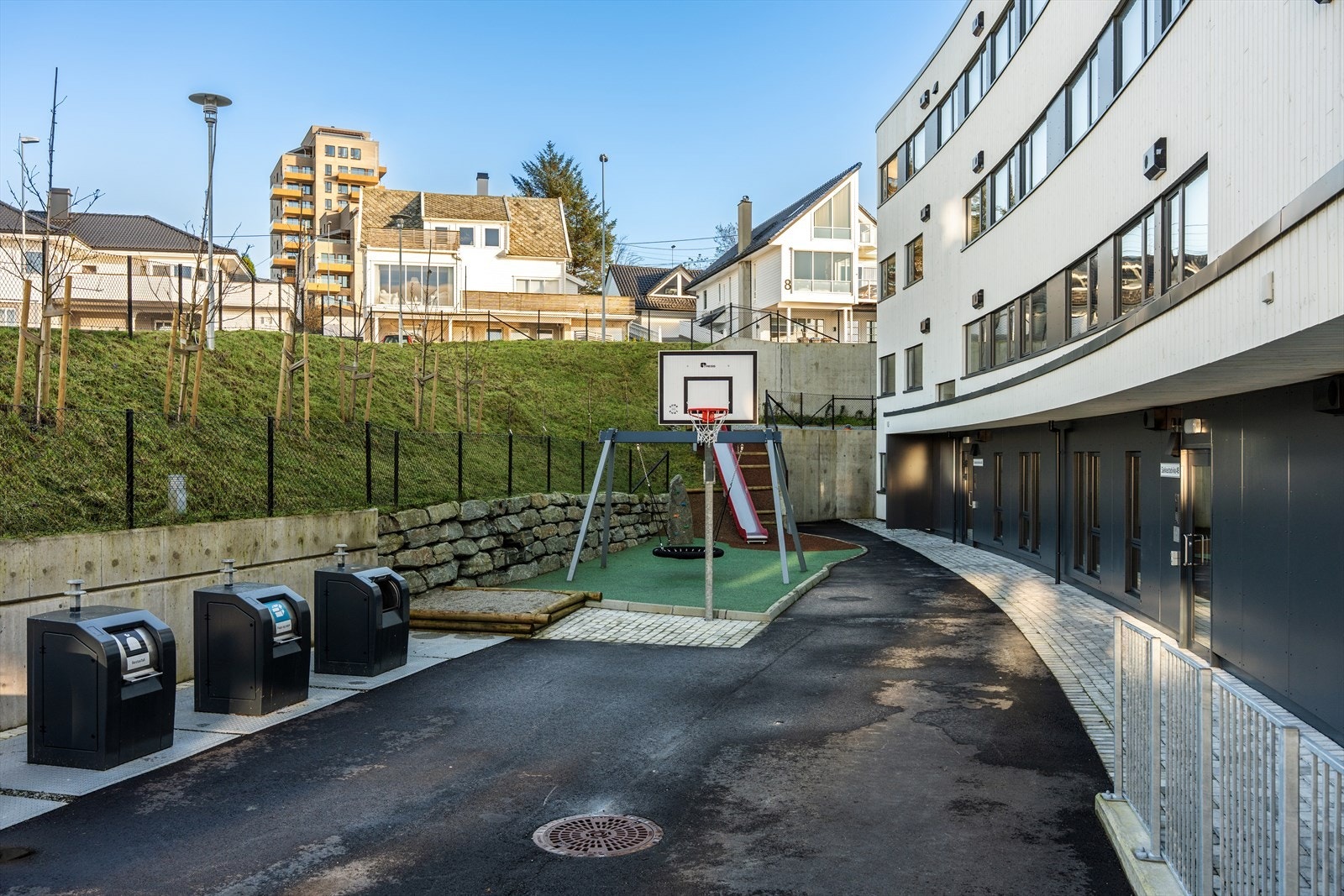 Flott uteområde for både lek og aktivitet. Galleribilde