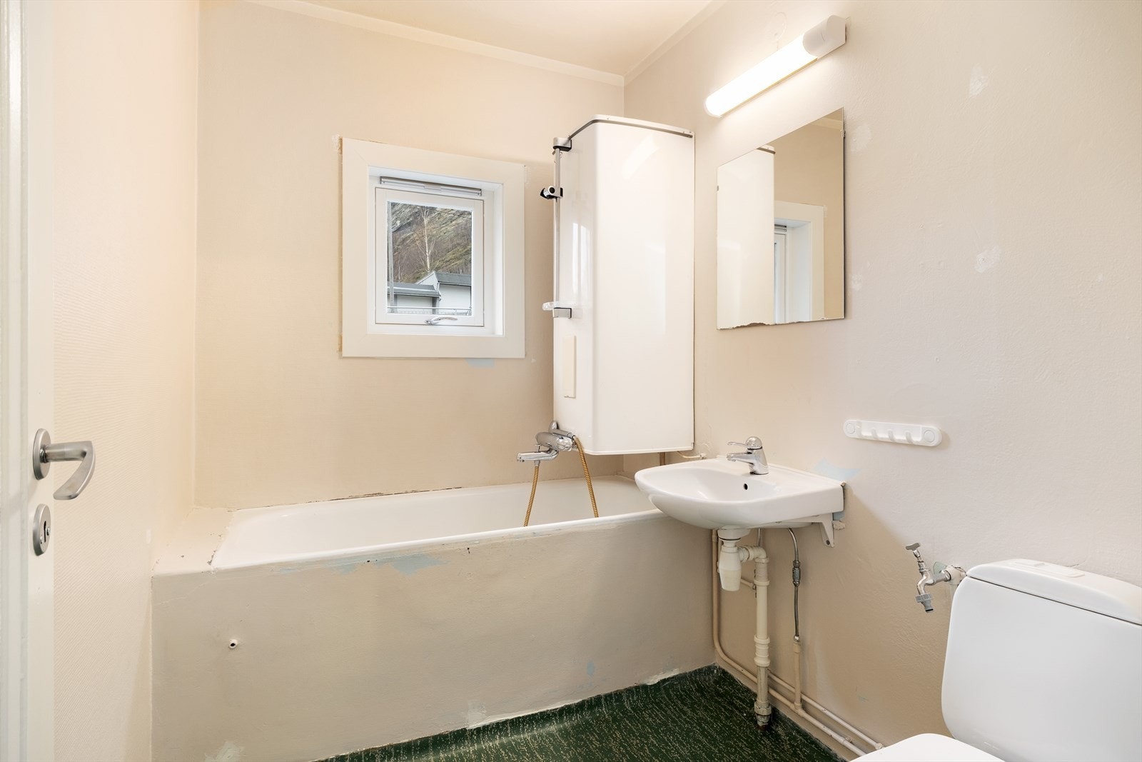 Baderomet er frå byggeår. Galleribilde