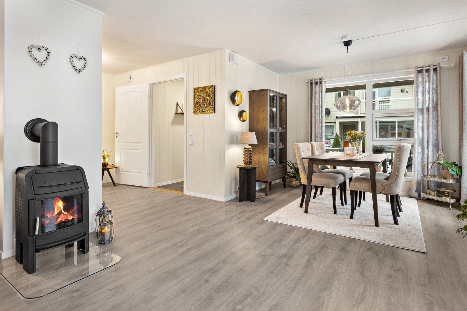 Det er montert sentralstøvsuger i leiligheten og fiber med Altibox. Galleribilde