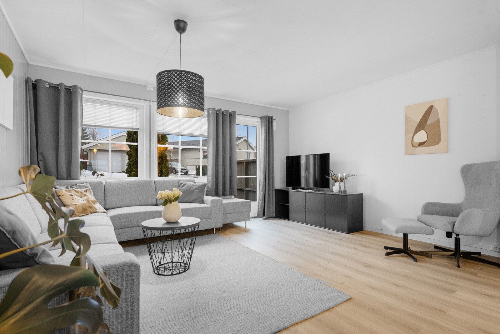 Fra stuen er det utgang til terrasse. Galleribilde