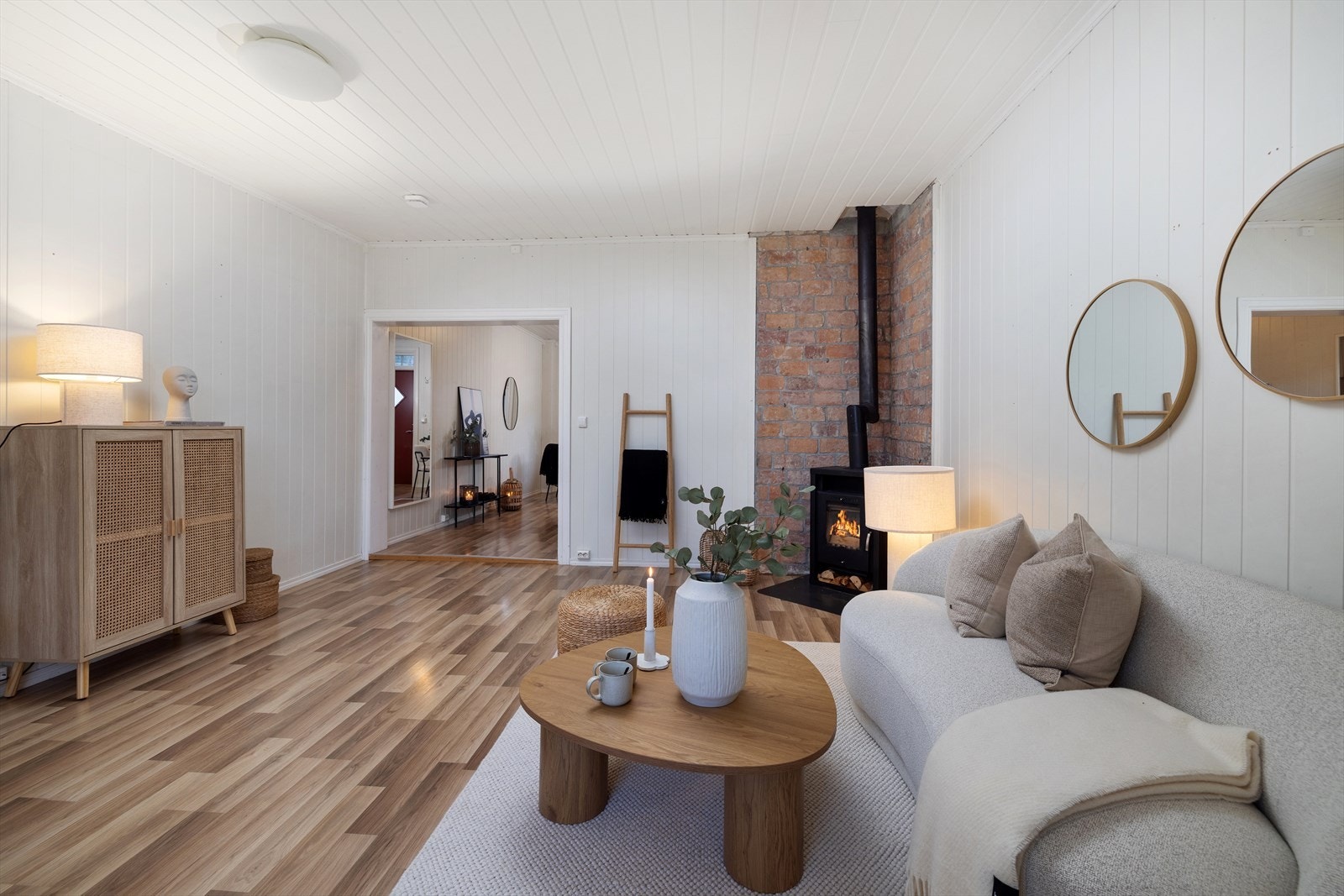 Romslig stue som passer med innredning i nordisk stil. Stylet av Casa Røhne. Galleribilde