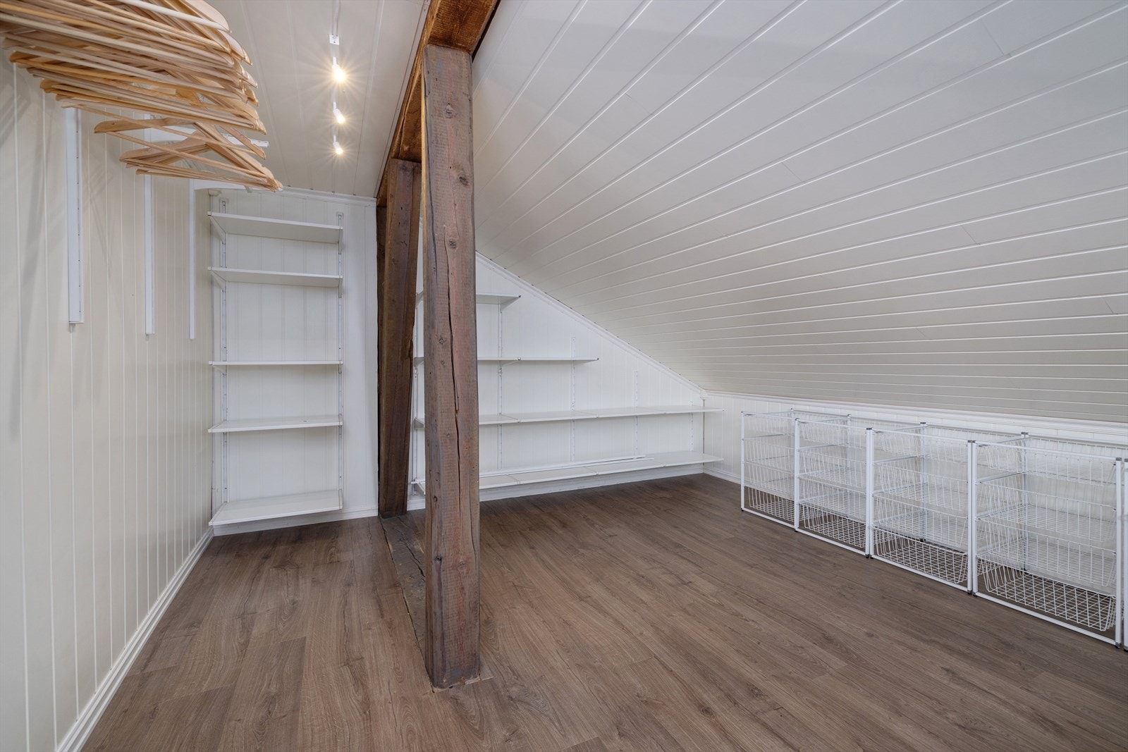 Her er det plass til mye klær i "ordning og reda". Galleribilde