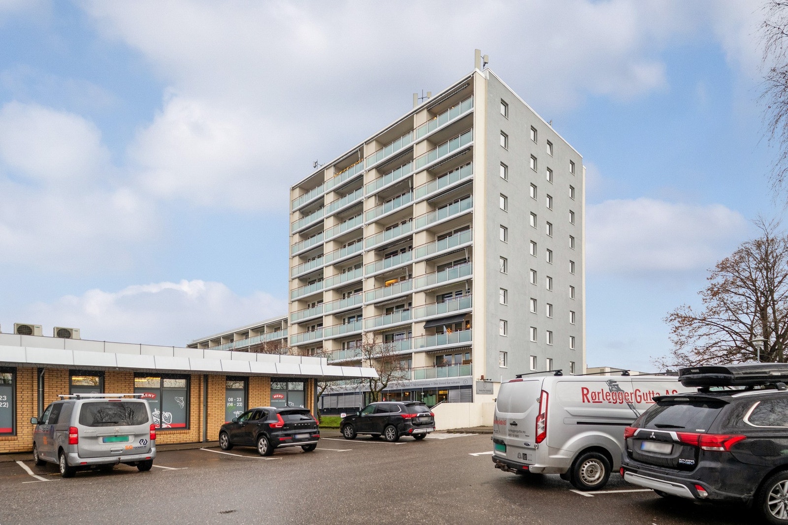 Leilighetsbygget i forhold til nærmeste dagligvarebutikk Galleribilde