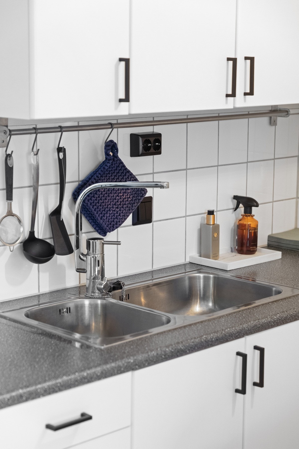 Kjøkkeninnredning med glatte fronter Galleribilde