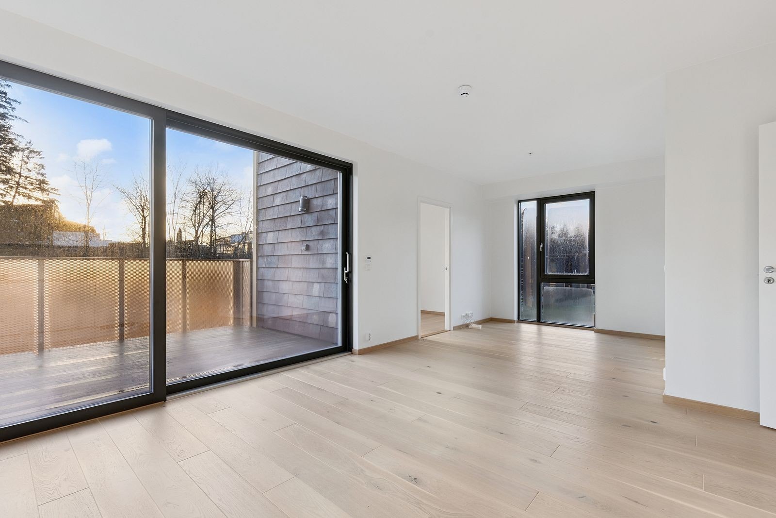 Fra stuen har du utgang til balkongen. Galleribilde