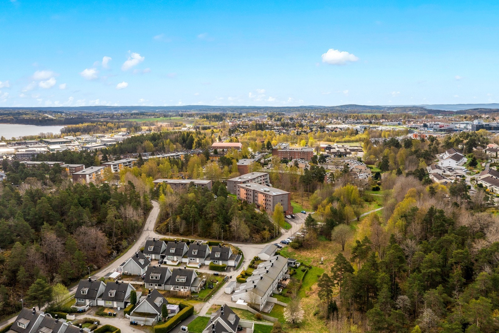 Denne boligen har en sentral og attraktiv beliggenhet på Øreåsen i Moss, med kort vei til både sentrum, strand og skog Galleribilde