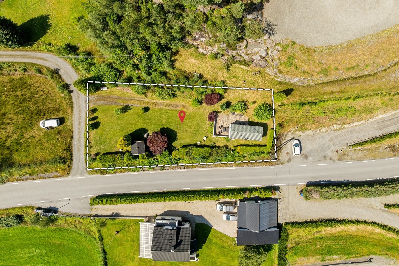 Merk, eiendomsgrensene som er stiplet inn er fiktive og avvik kan forekomme. Interessenter bes sette seg inn i vedlagte kartlag. Galleribilde