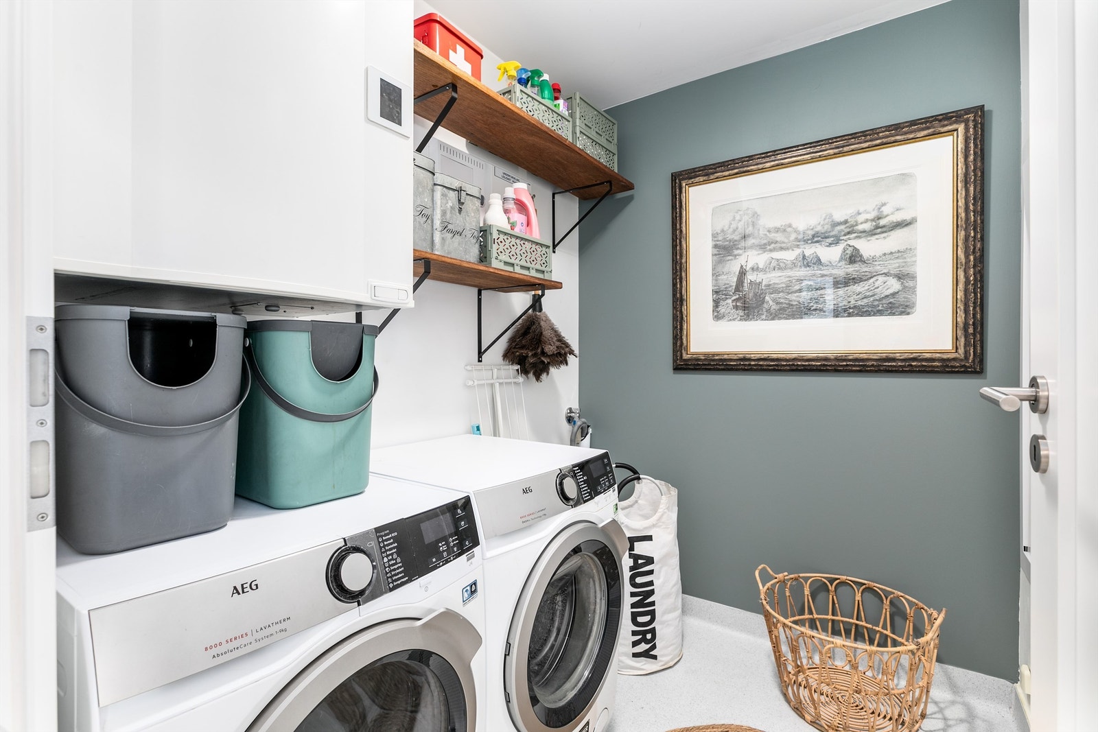 Leilighetens tekniske rom fyller også rollen som vaskerom. Galleribilde