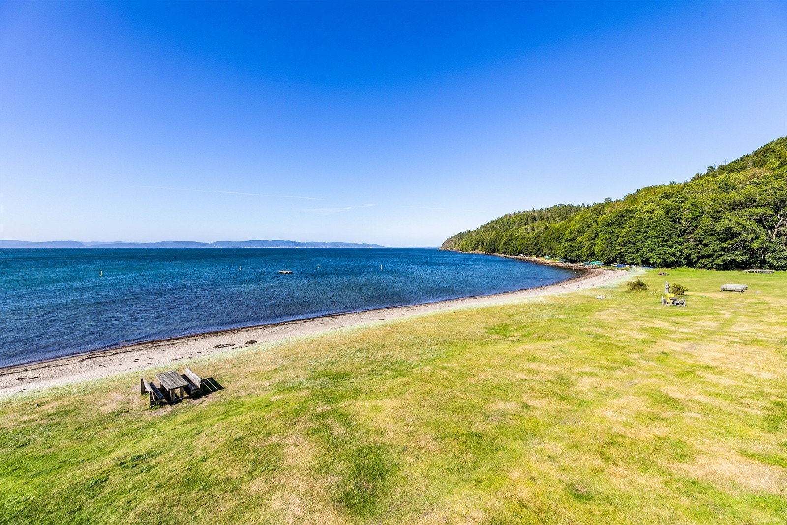 Bademuligheter er det flust av på Jeløy, blant annet på den nærliggende og større Refsnesstranden. Galleribilde