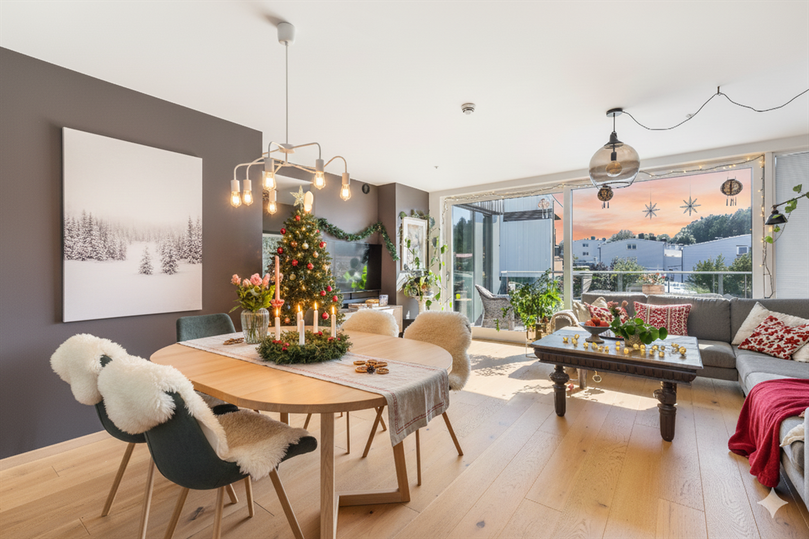 Leiligheten ble oppført med høy standard for byggeåret og er siden ytterligere påkostet. Malerarbeid er i tillegg utført i flere rom, deriblant stuen. (AI generert julepynt) Galleribilde