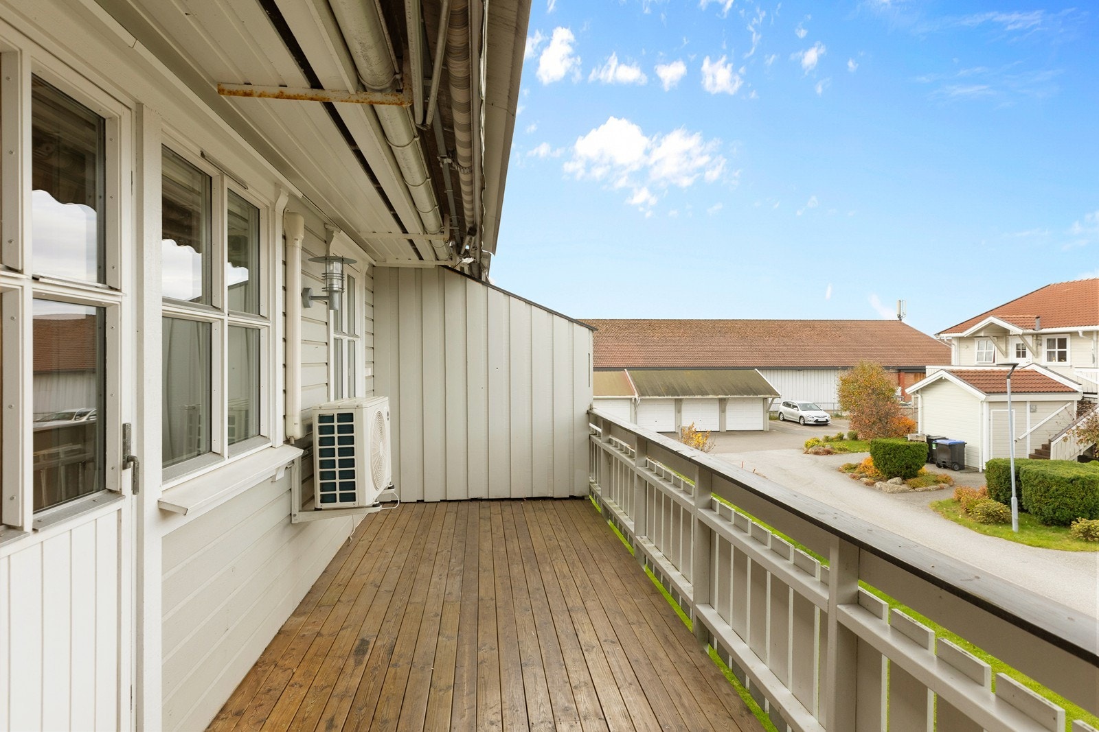 Vestvendt veranda med gode solforhold Galleribilde