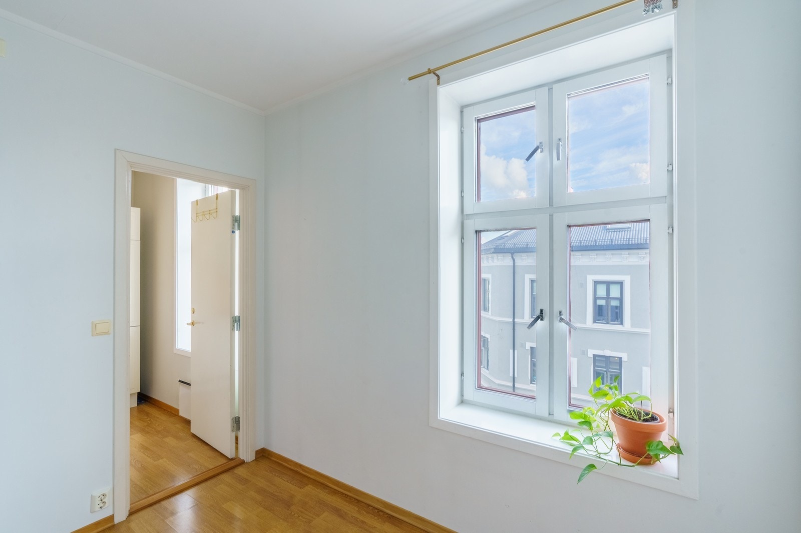 Vindu på soverom. Galleribilde