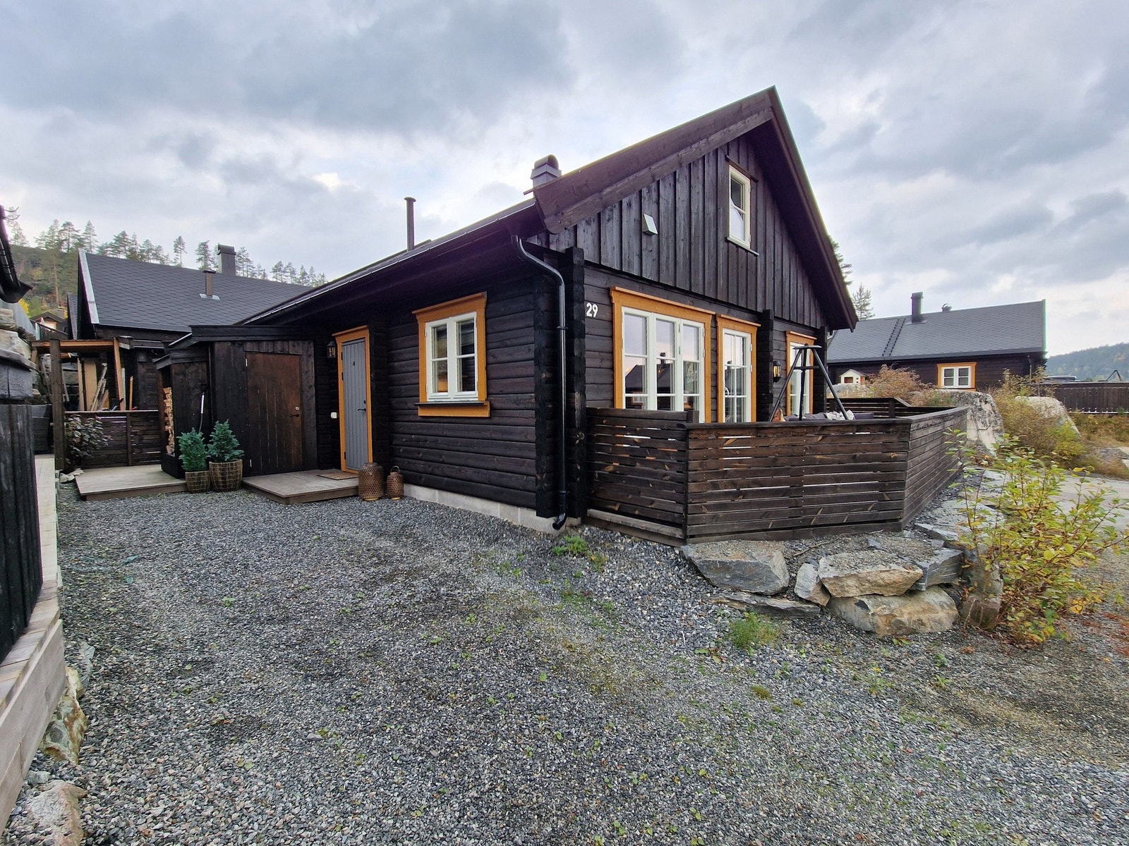 Gårdsplass/biloppstillingsplass. Galleribilde