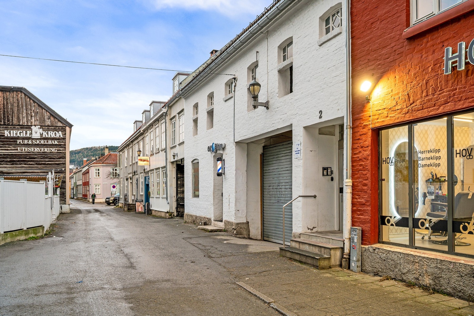 Fasade. Leiligheten disponerer en egen bod i kjeller. Galleribilde