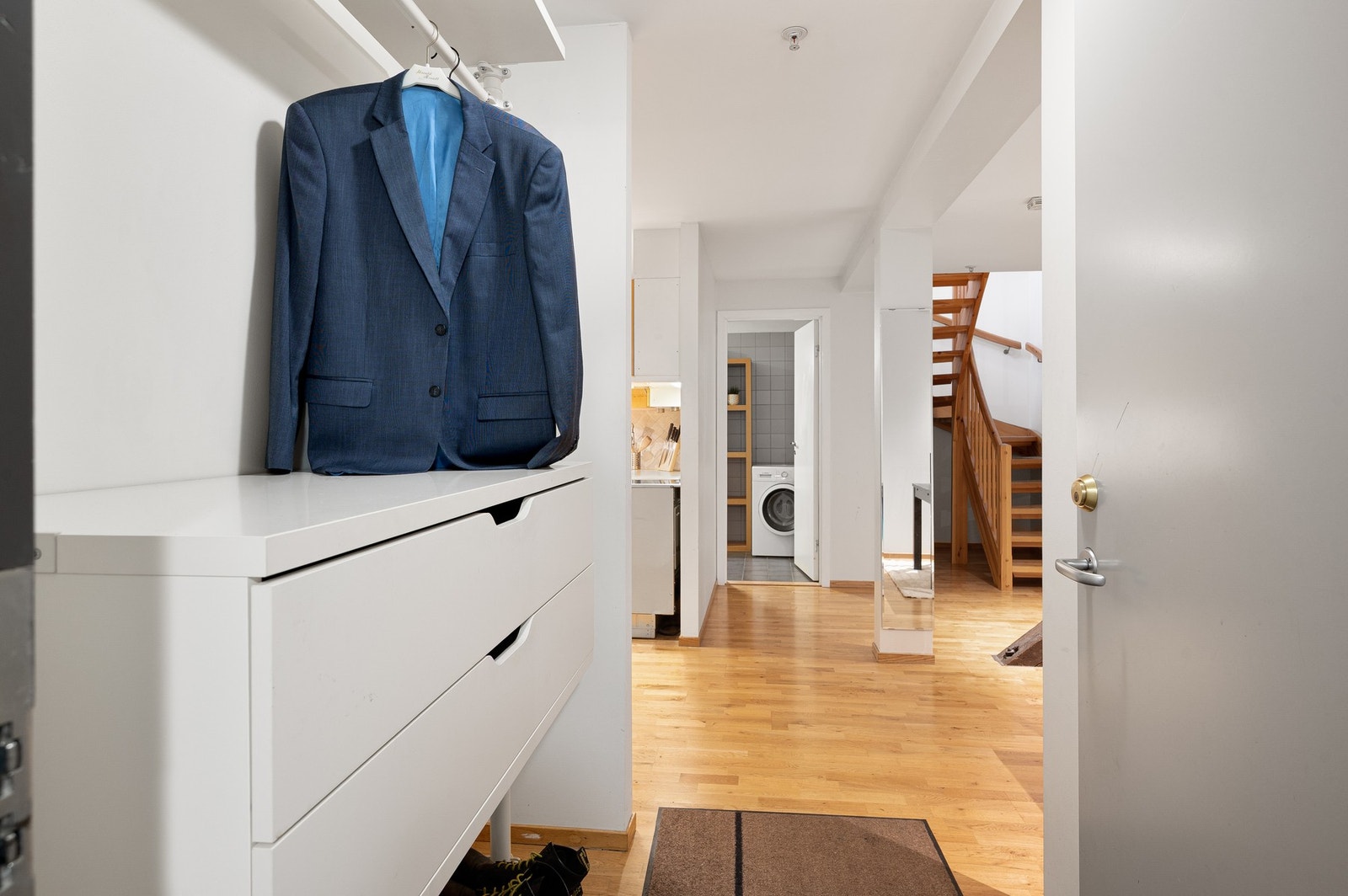 Fra inngangspartiet får man baderommet første dør rett fram. Galleribilde