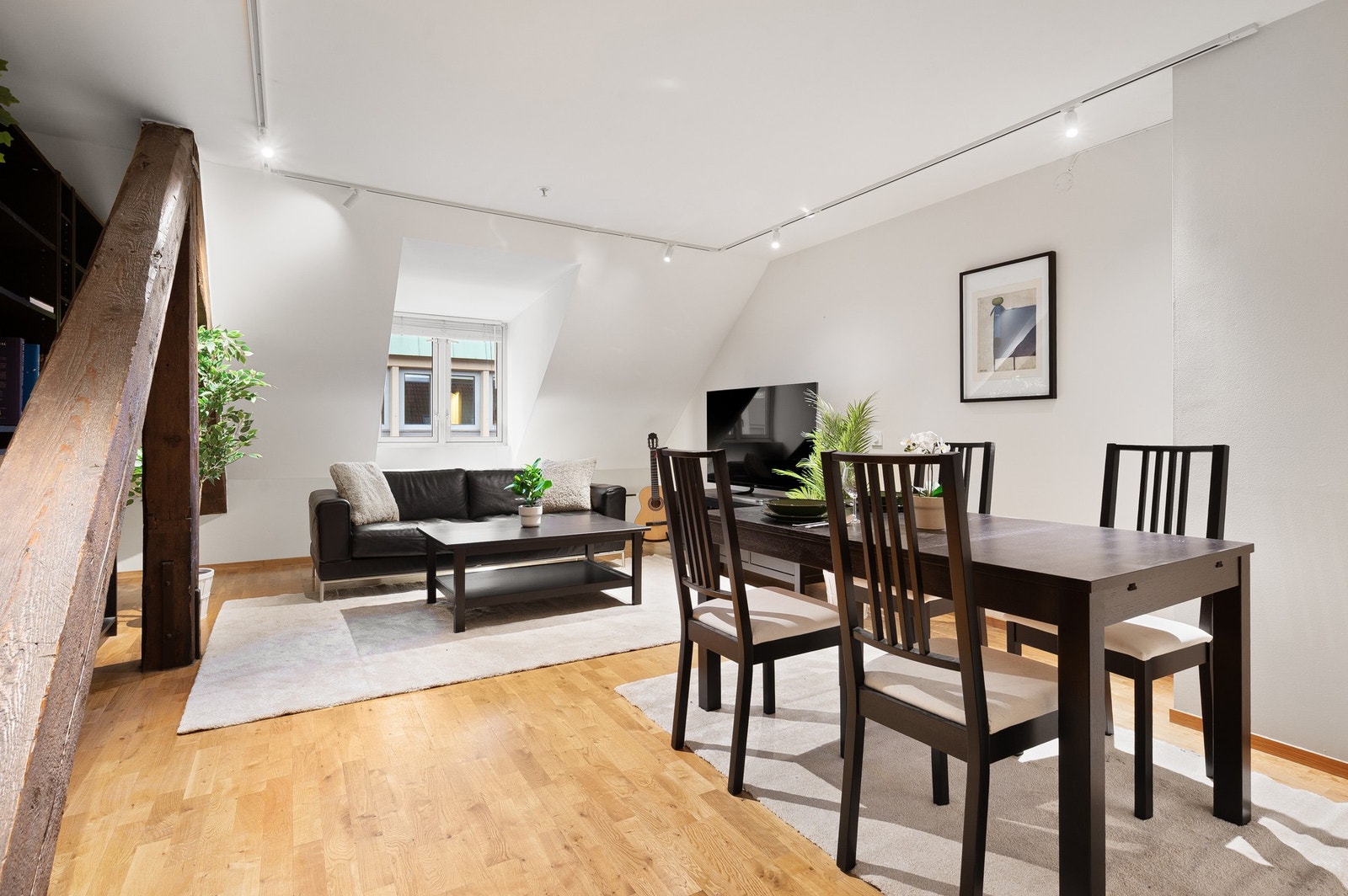 EiendomsMegler 1 v/ Martin Mitani har gleden av å presentere Holstveita 2.
Foto: Krokstad&Nervik v/Jens Martin Nervik. Galleribilde